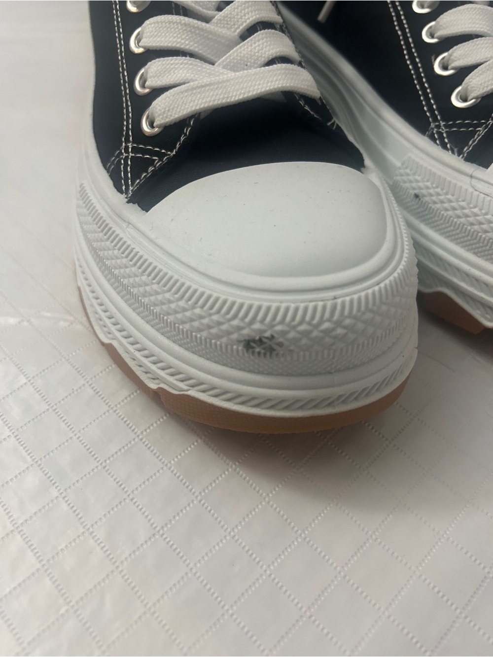 Taxi Women's Black White Low Top Canvas Sneakers Lace-Up Size 8 Fair - Picture 4 of 11